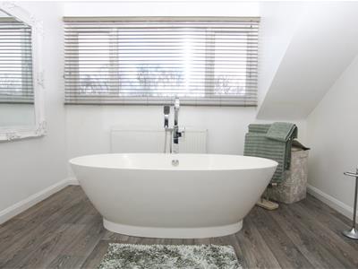 LUXURY HOUSE BATHROOM